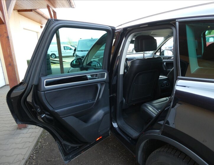 Volkswagen Touareg SUV / Terénní 3,0 l 180 kw