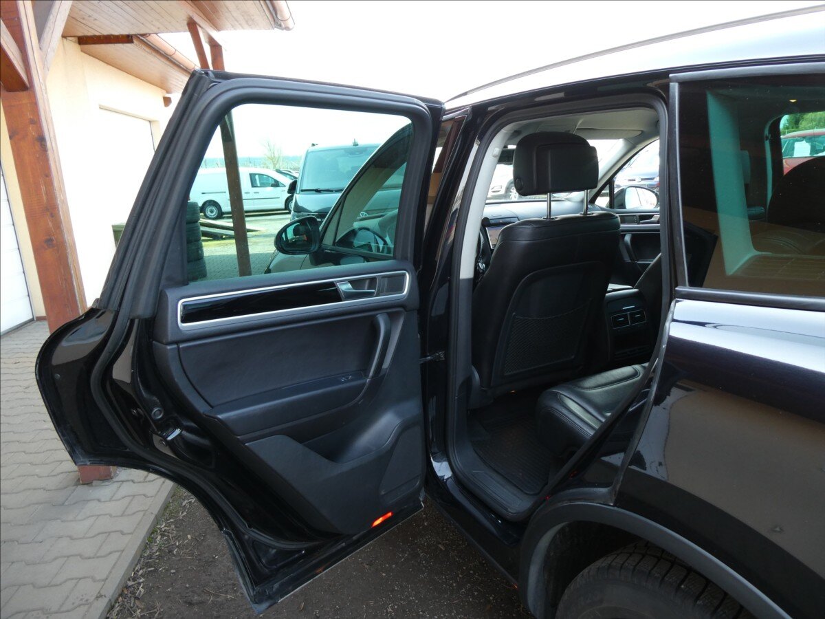 Volkswagen Touareg SUV / Terénní 3,0 l 180 kw