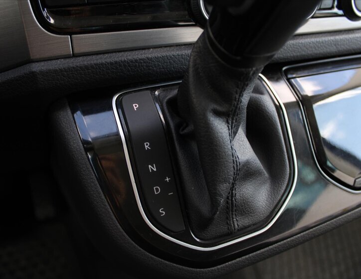 Volkswagen Multivan 23