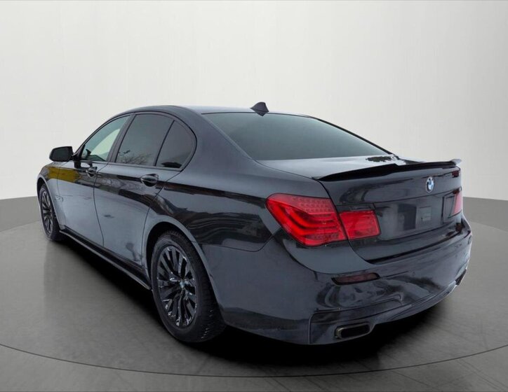 BMW Řada 7 Sedan / Limuzína 4,4 l 300 kw