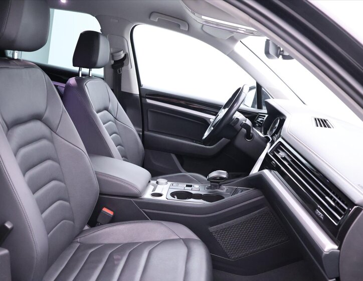 Volkswagen Touareg SUV / Terénní 3,0 l 170 kw