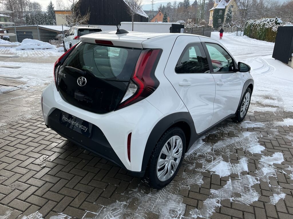 Toyota Aygo Hatchback 998,0 53 kw