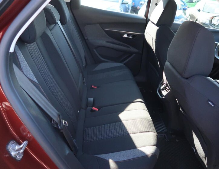 Peugeot 3008 SUV / Terénní 1,2 l 96 kw