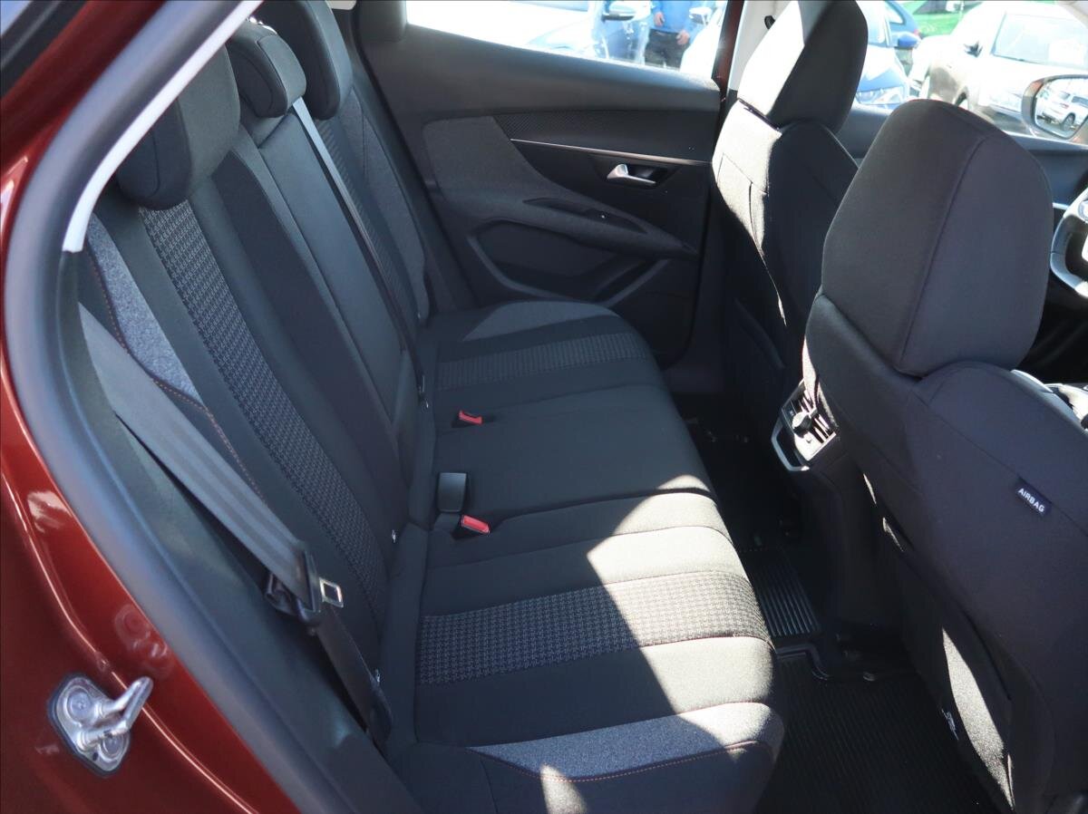 Peugeot 3008 SUV / Terénní 1,2 l 96 kw