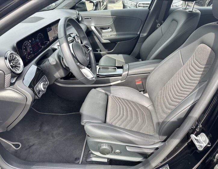 Mercedes-Benz Třídy A Hatchback 1,3 l 120 kw