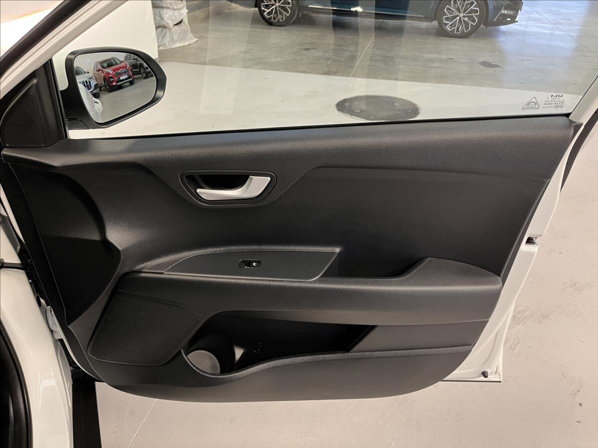 KIA Stonic SUV 1,2 l 61 kw