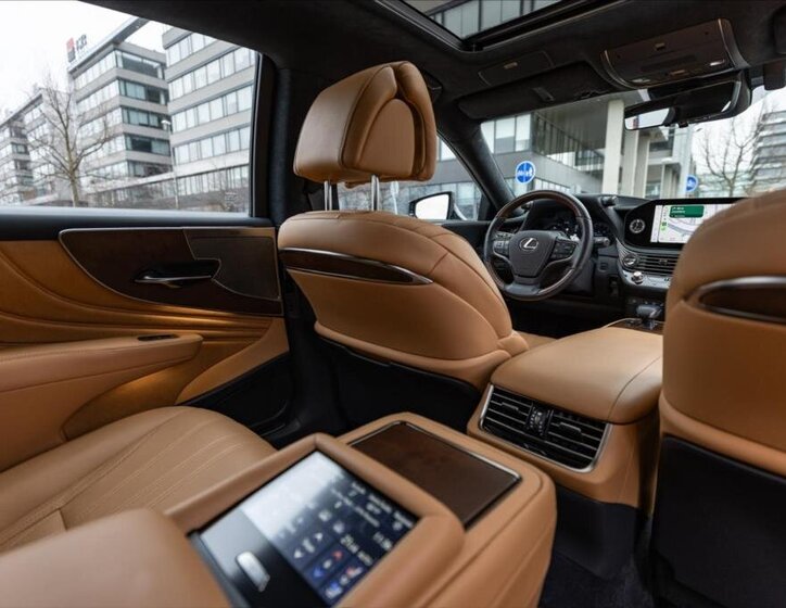 Lexus LS 500h Sedan / Limuzína 3,5 l 264 kw