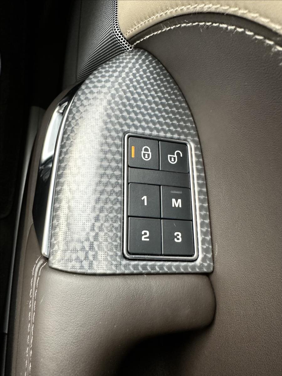 Land Rover Range Rover SUV 4,4 l 250 kw