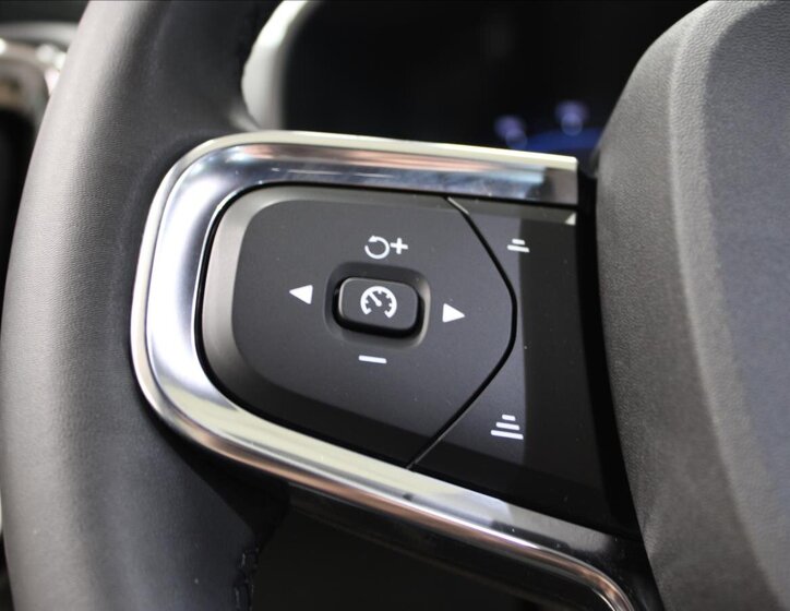 Volvo XC40 Kombi 2,0 l 145 kw