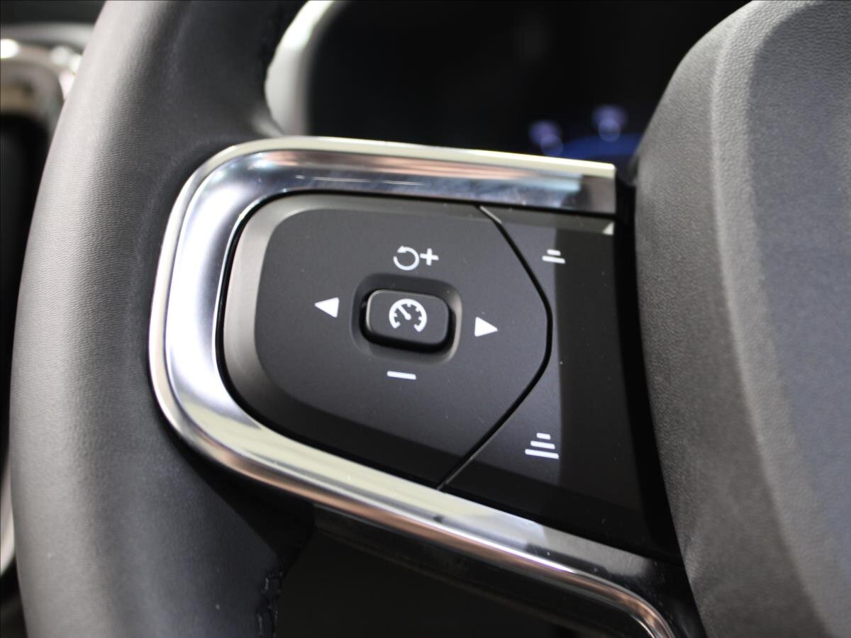 Volvo XC40 Kombi 2,0 l 145 kw