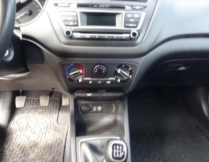 Hyundai i20 15