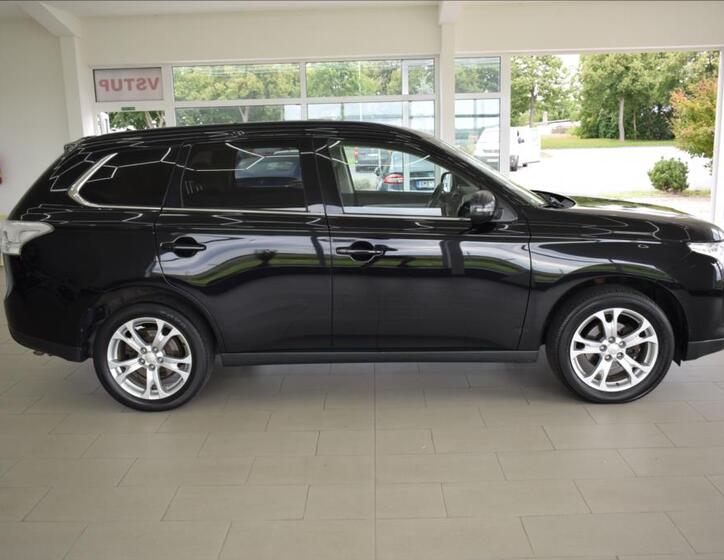 Mitsubishi Outlander 4