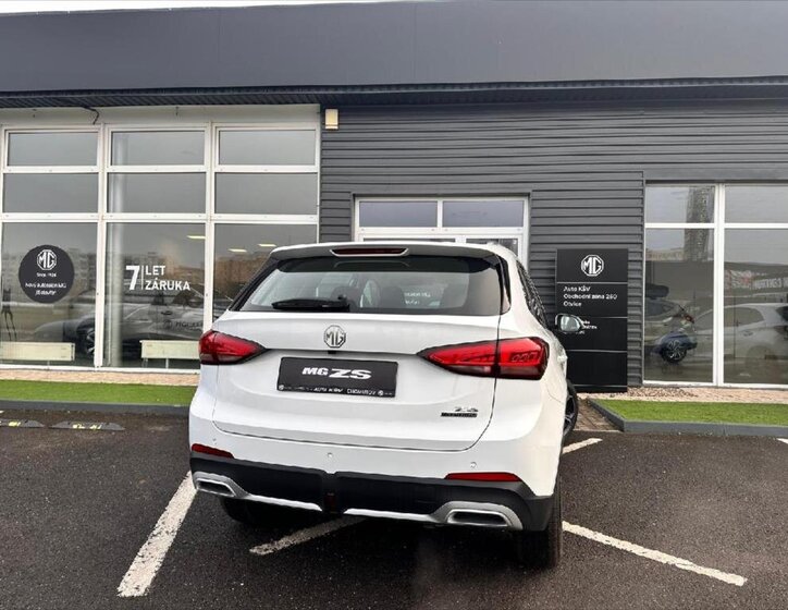 MG ZS 4