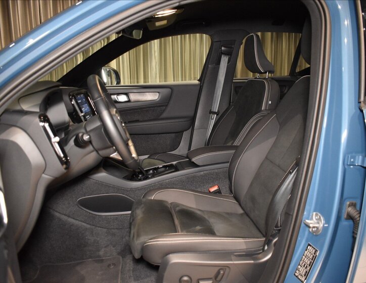 Volvo EX40 SUV 0,0 325 kw