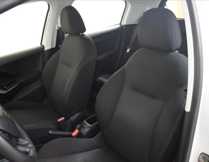 Peugeot 208 Hatchback 1,2 l 60 kw