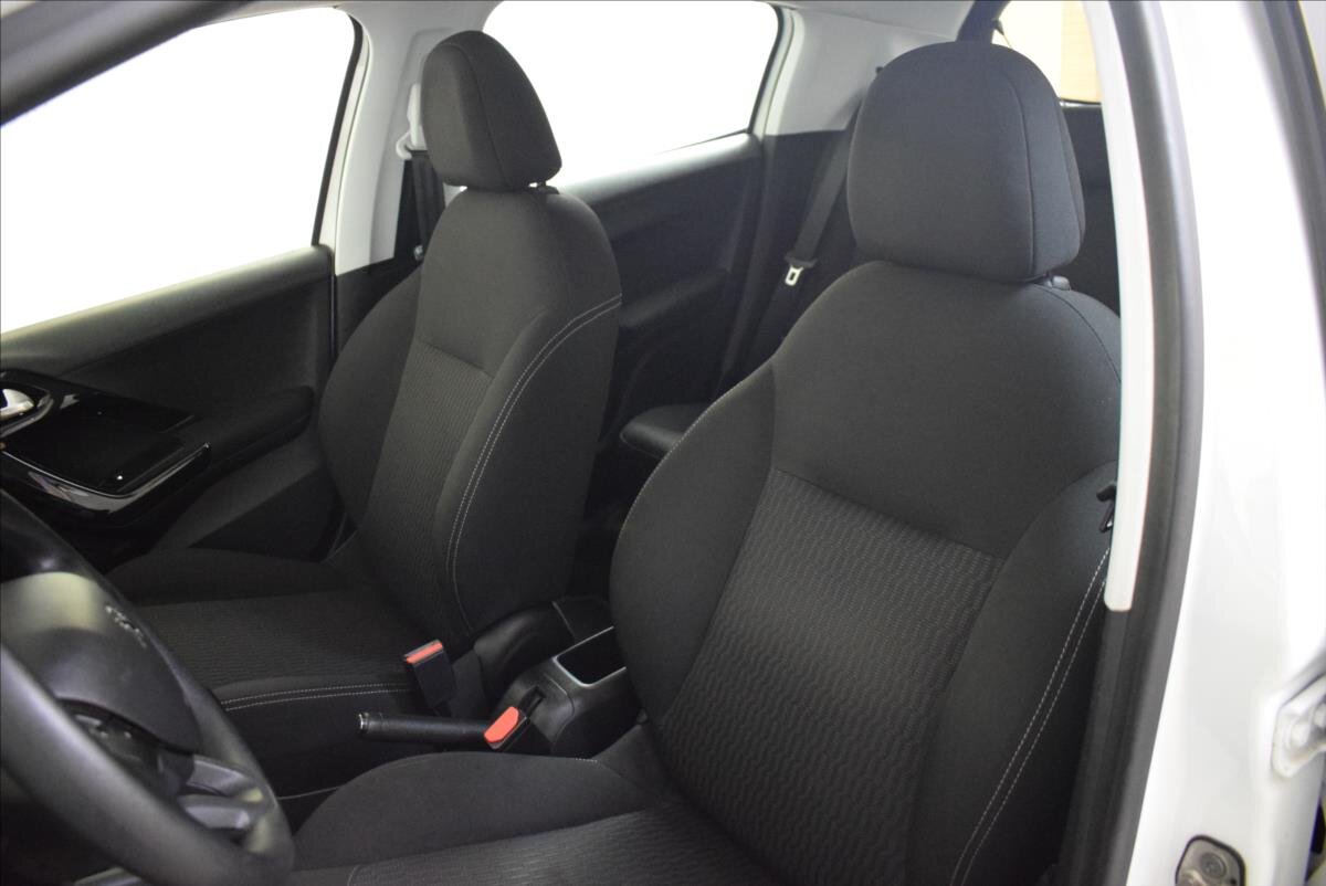 Peugeot 208 Hatchback 1,2 l 60 kw