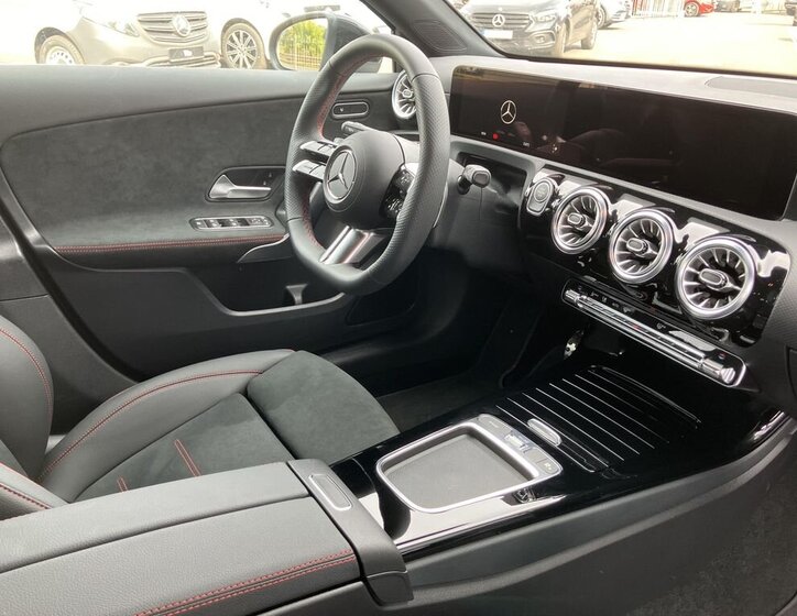 Mercedes-Benz Třídy A Hatchback 1,3 l 120 kw