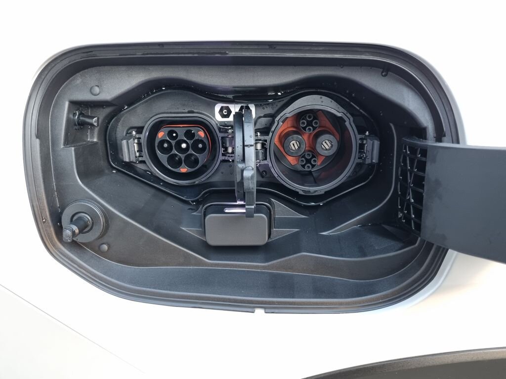 Mitsubishi Outlander SUV 2,4 l 225 kw