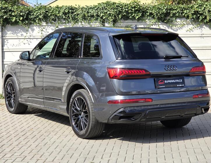 Audi Q7 4