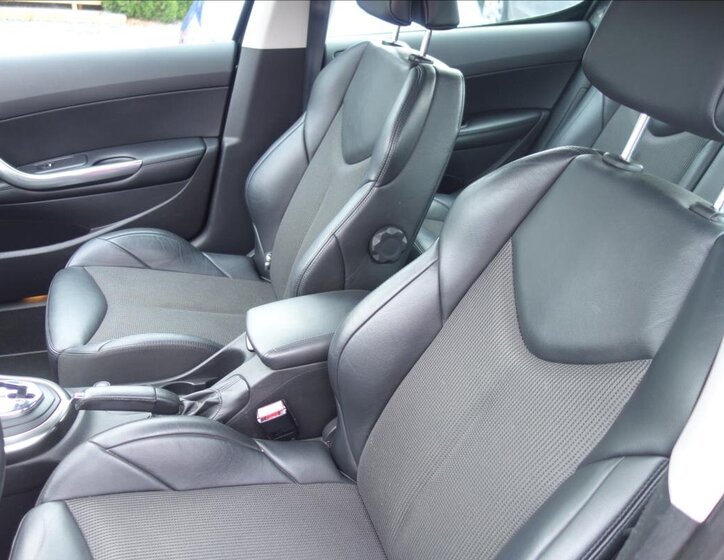 Peugeot 308 Hatchback 1,6 l 103 kw