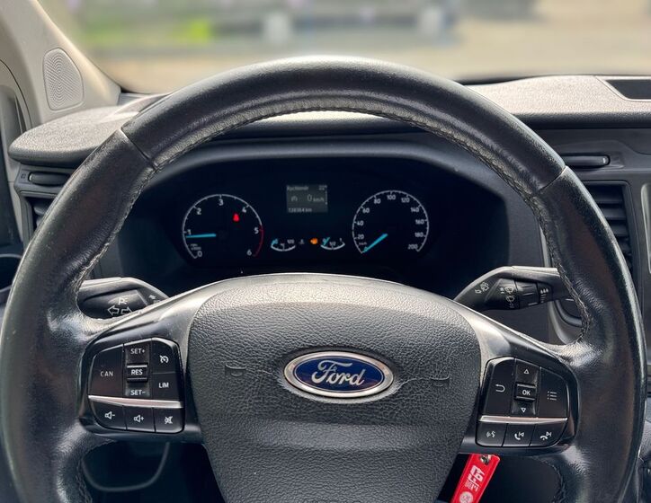 Ford Transit Custom 8