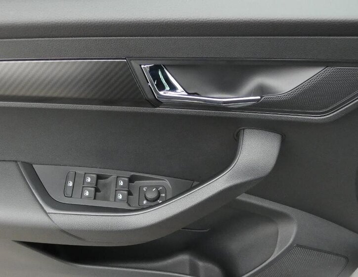 Škoda Karoq SUV 1,5 l 110 kw