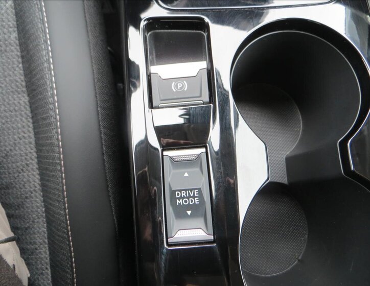 Peugeot 208 Hatchback 1,2 l 74 kw