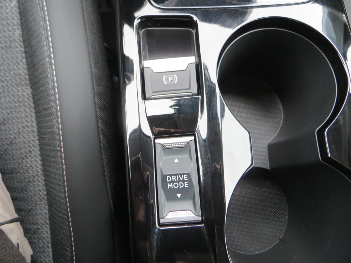 Peugeot 208 Hatchback 1,2 l 74 kw