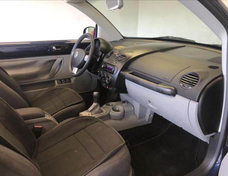 Volkswagen New Beetle 20