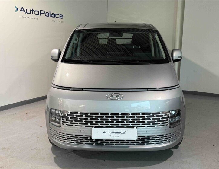Hyundai Staria 2