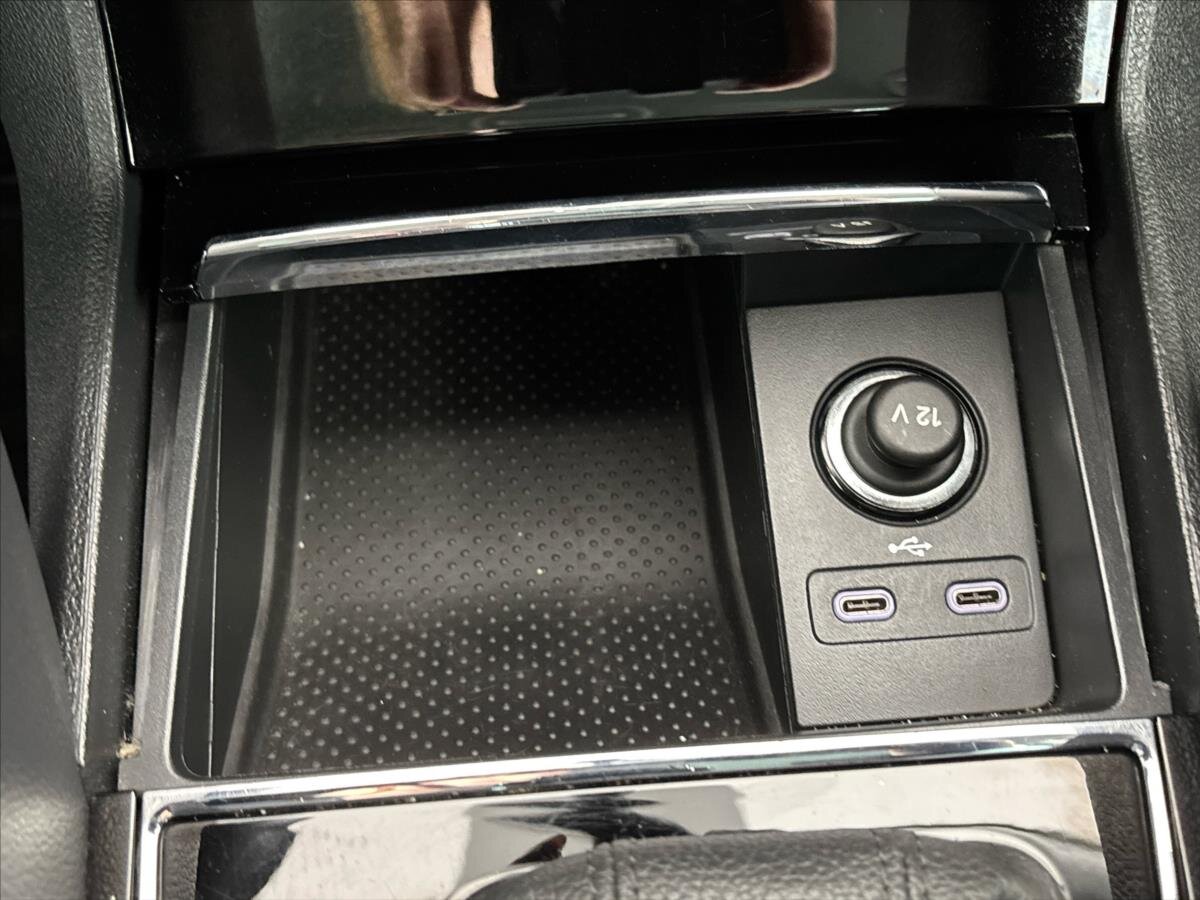 Škoda Karoq SUV / Terénní 1,5 l 110 kw