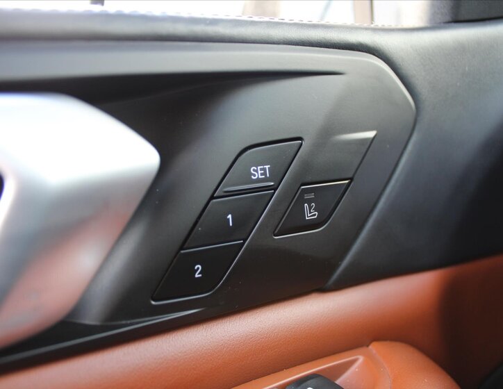 BMW X5 SUV / Terénní 4,4 l 390 kw