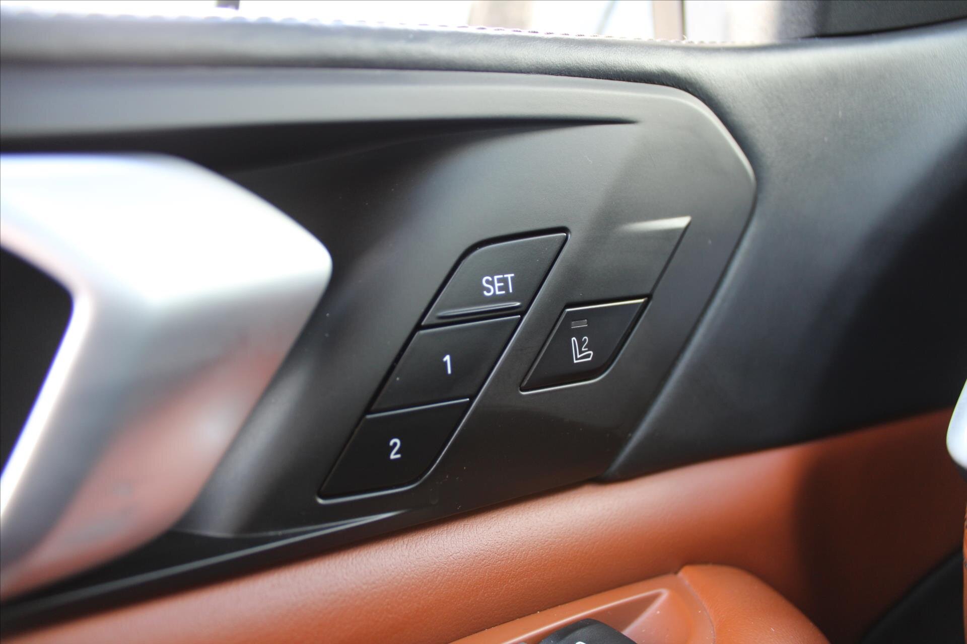 BMW X5 SUV / Terénní 4,4 l 390 kw