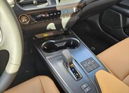 Lexus UX 300h Hatchback 2,0 l 146 kw