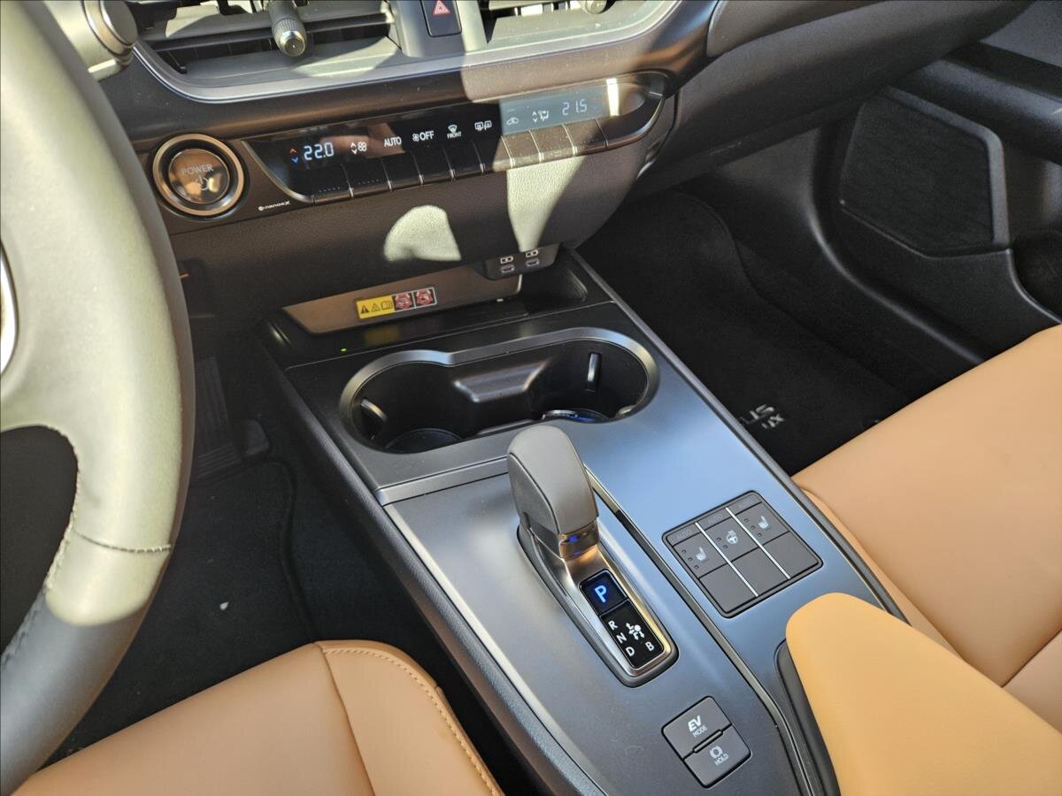 Lexus UX 300h Hatchback 2,0 l 146 kw