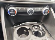 Alfa Romeo Giulia Sedan / Limuzína 2,1 l 110 kw