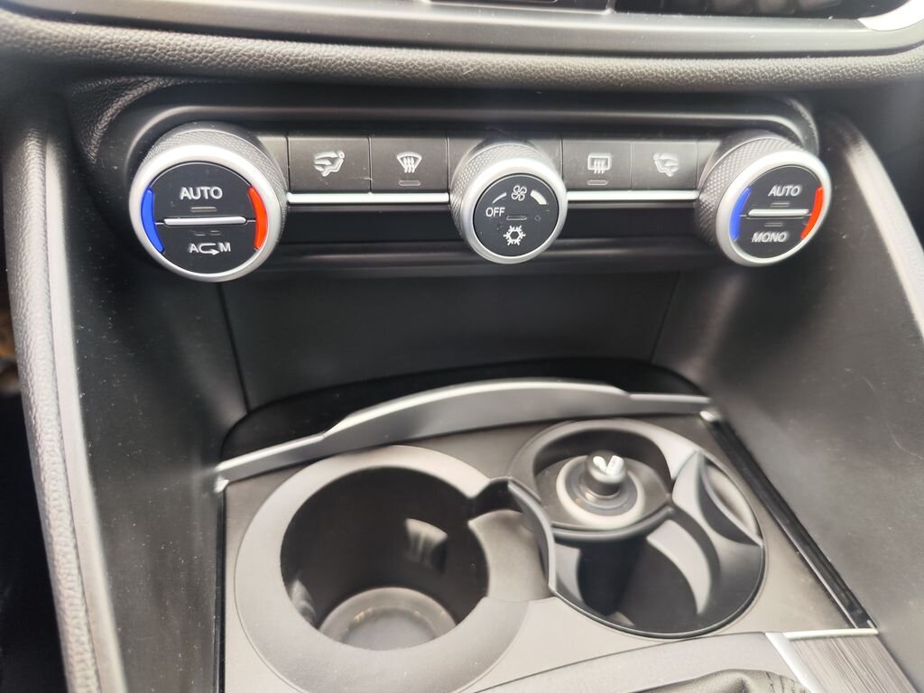 Alfa Romeo Giulia Sedan / Limuzína 2,1 l 110 kw