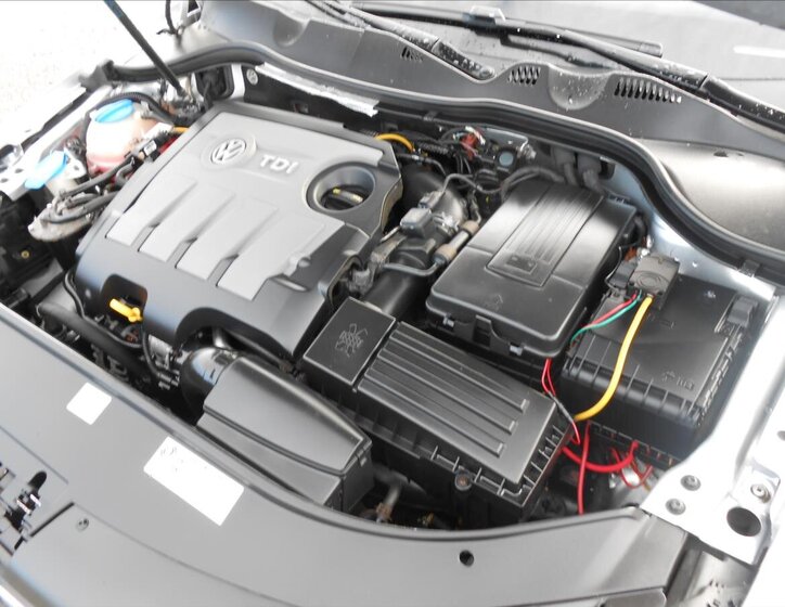 Volkswagen Passat Kombi 1,6 l 77 kw