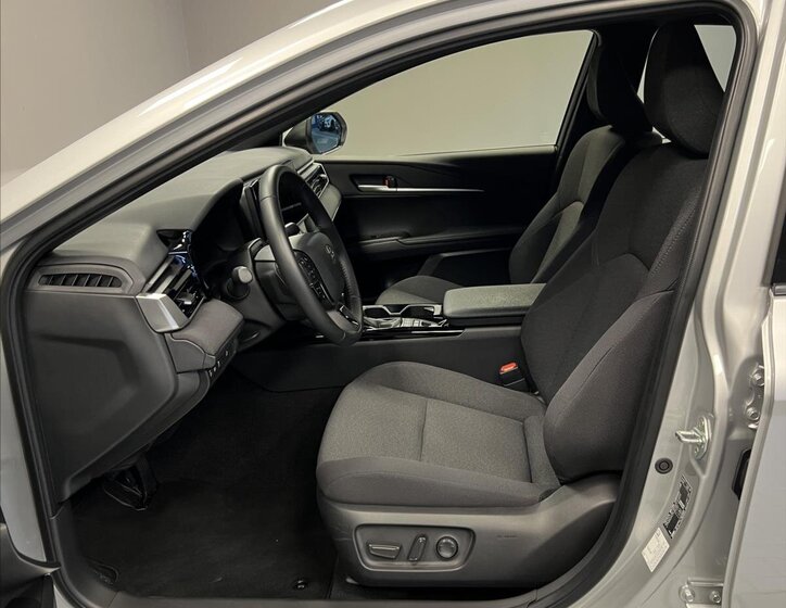 Toyota Camry Sedan / Limuzína 2,5 l 137 kw