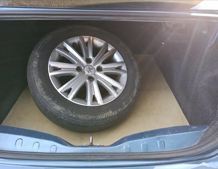 Peugeot 301 Sedan 1,6 l 68 kw