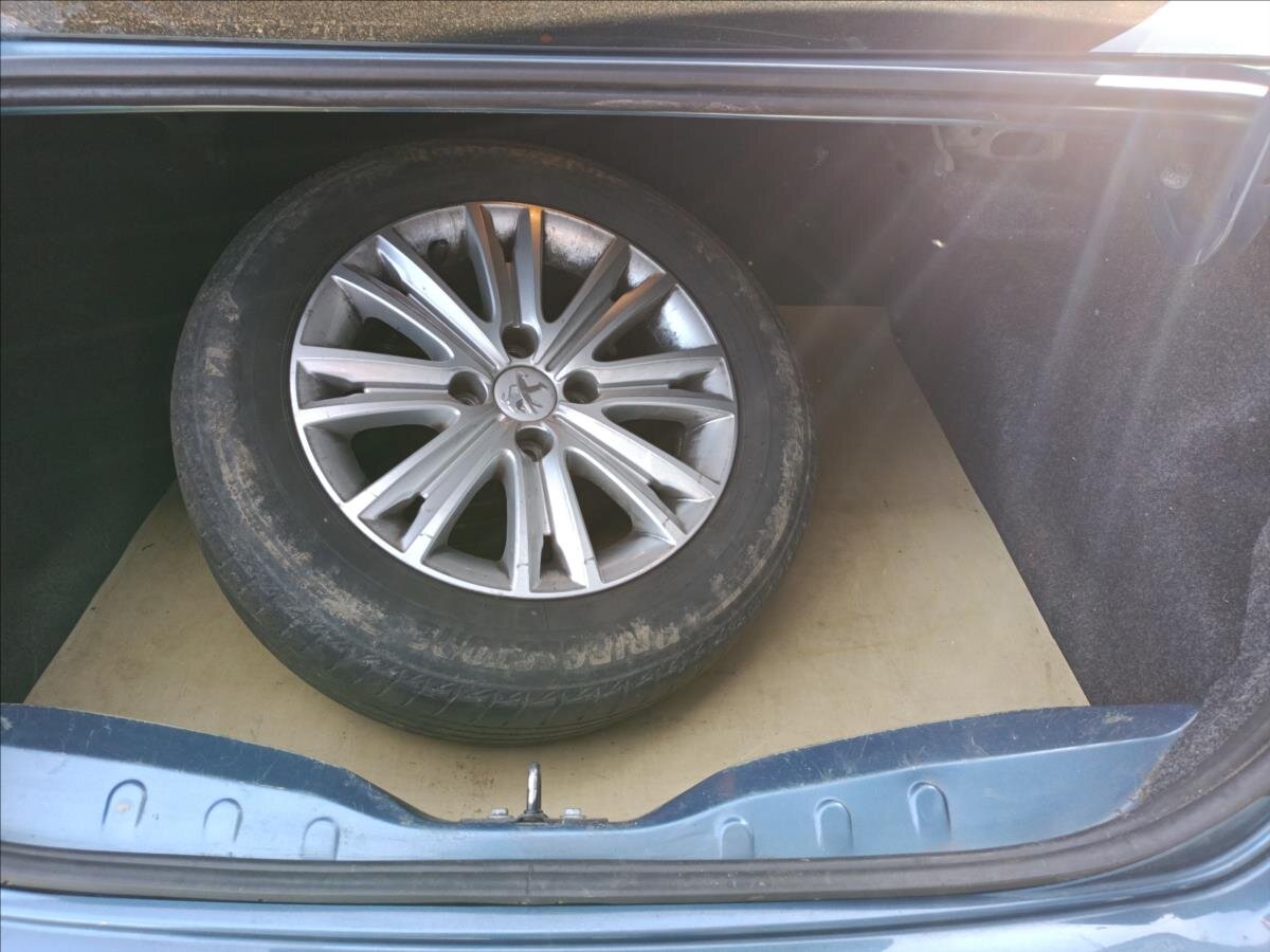 Peugeot 301 Sedan 1,6 l 68 kw