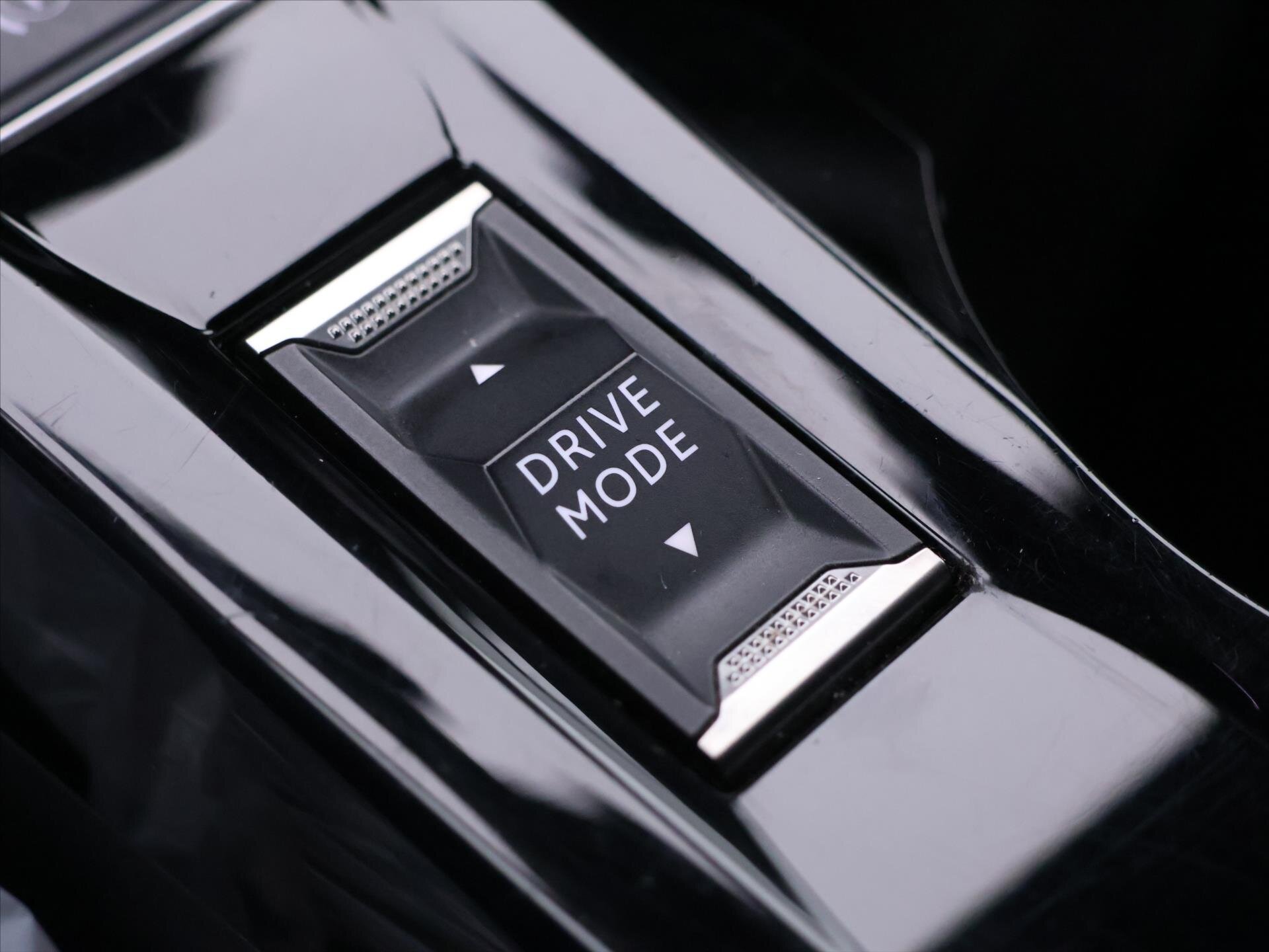 Peugeot 2008 SUV 1,2 l 96 kw