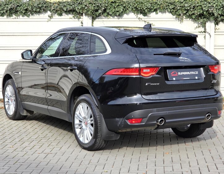 Jaguar F-Pace SUV 3,0 l 221 kw