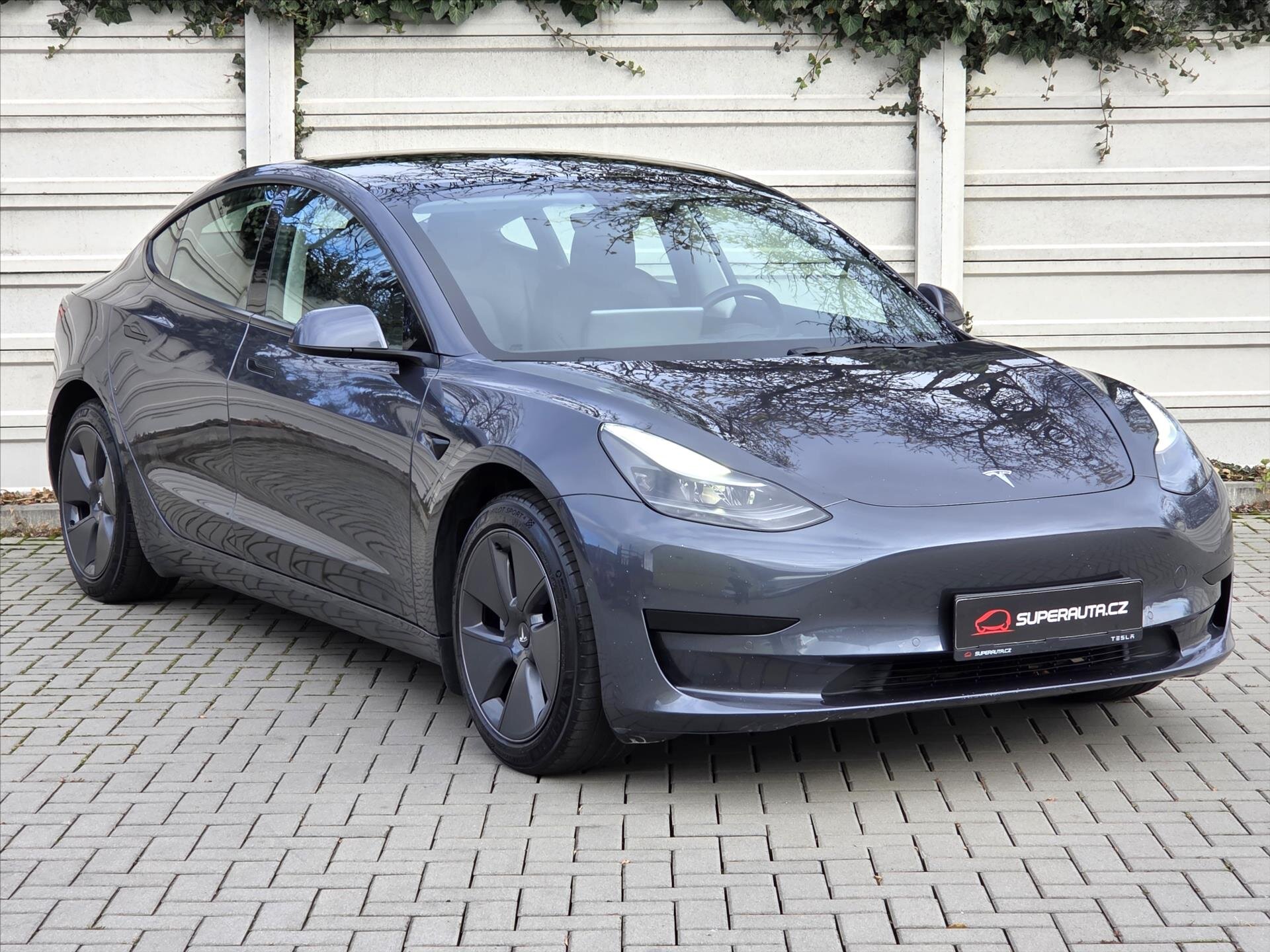 Tesla Model 3 Sedan / Limuzína 0,0 208 kw