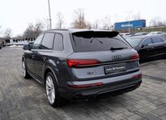 Audi Q7 4