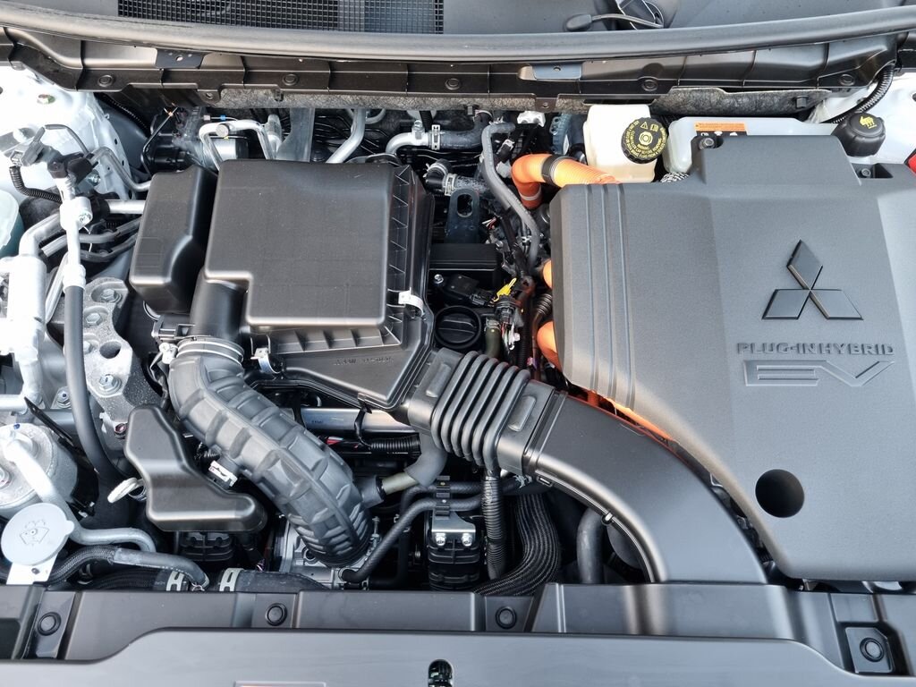 Mitsubishi Outlander SUV 2,4 l 225 kw