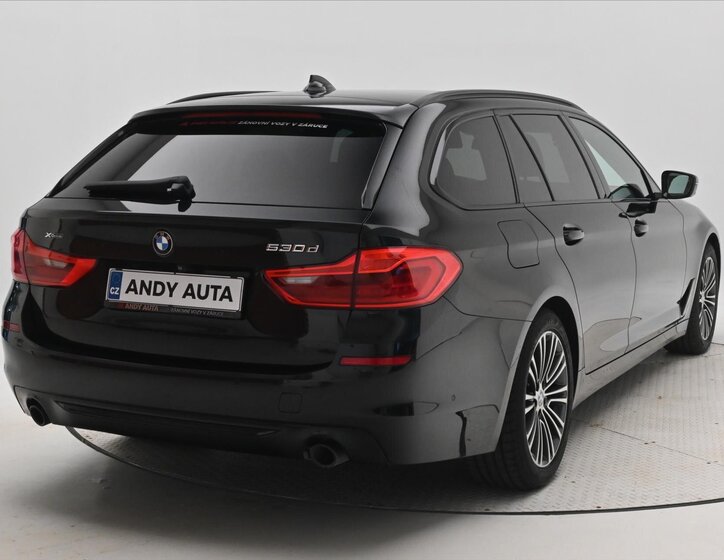 BMW Řada 5 Kombi 3,0 l 195 kw