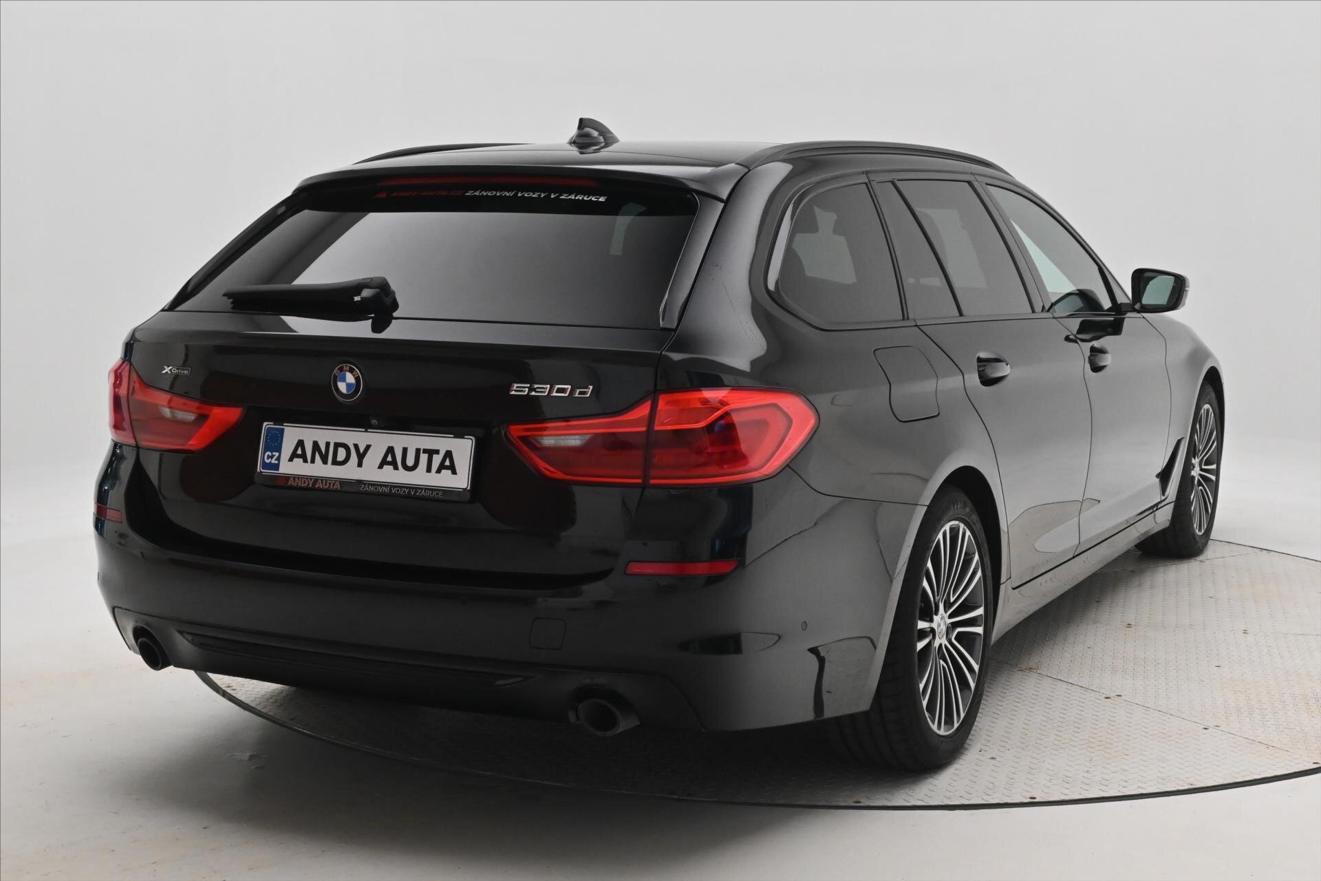 BMW Řada 5 Kombi 3,0 l 195 kw