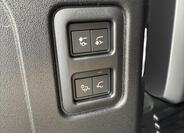 Land Rover Defender 33