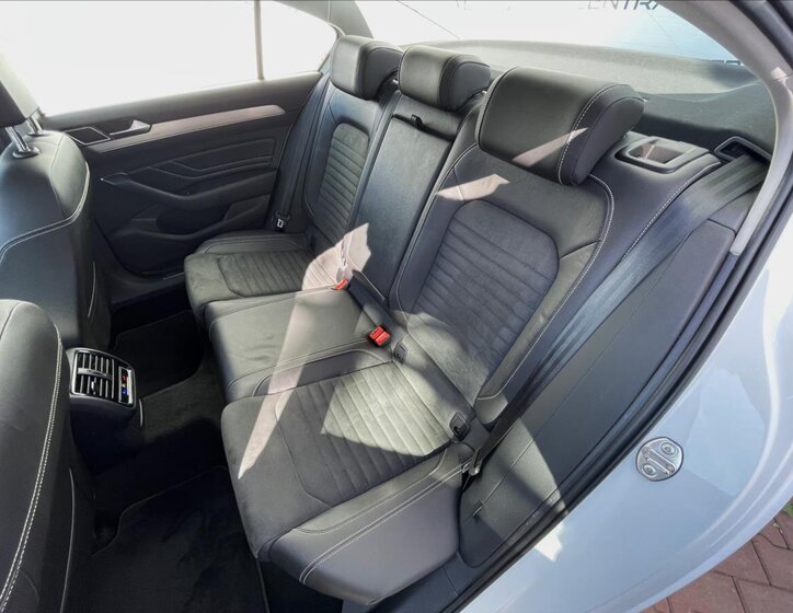 Volkswagen Passat Sedan 2,0 l 147 kw